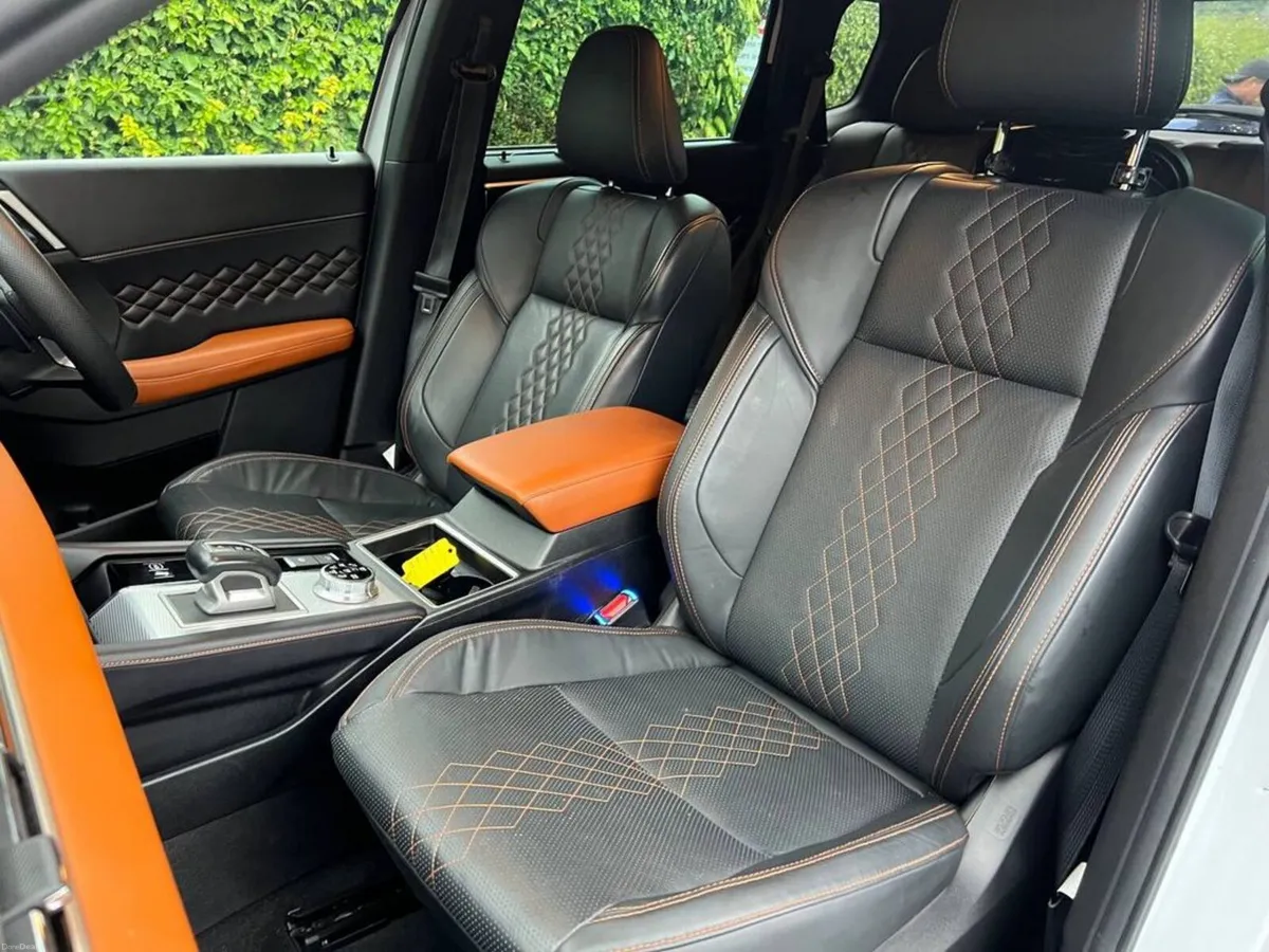 Mitsubishi Outlander 7-SEATER 2.4 HYBRID AUTO ** H - Image 6