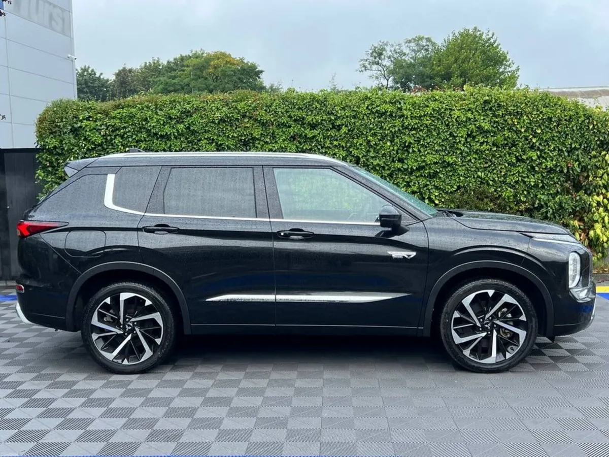 Mitsubishi Outlander 7-SEATER 2.4 HYBRID AUTO ** H - Image 2