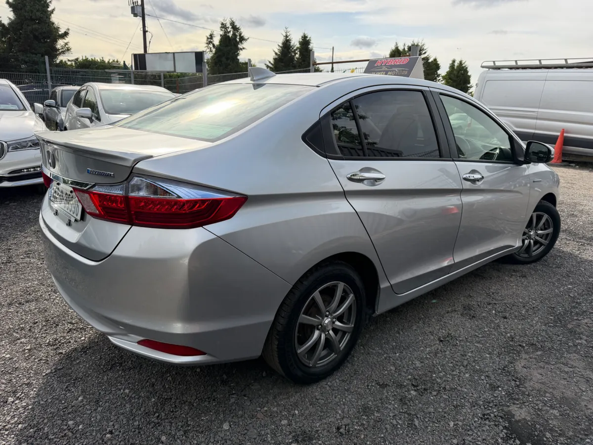 Honda Grace Hybrid Automatic - Image 2