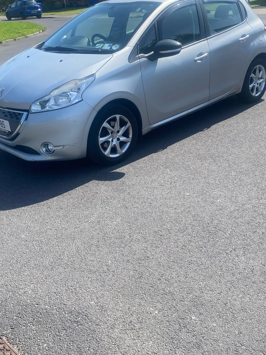 Peugeot 208 - Image 1