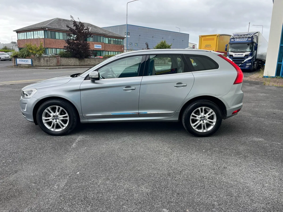 VOLVO XC60 2.4D D4 SE LUXURY NAV AWD 5DR AUTO - Image 2