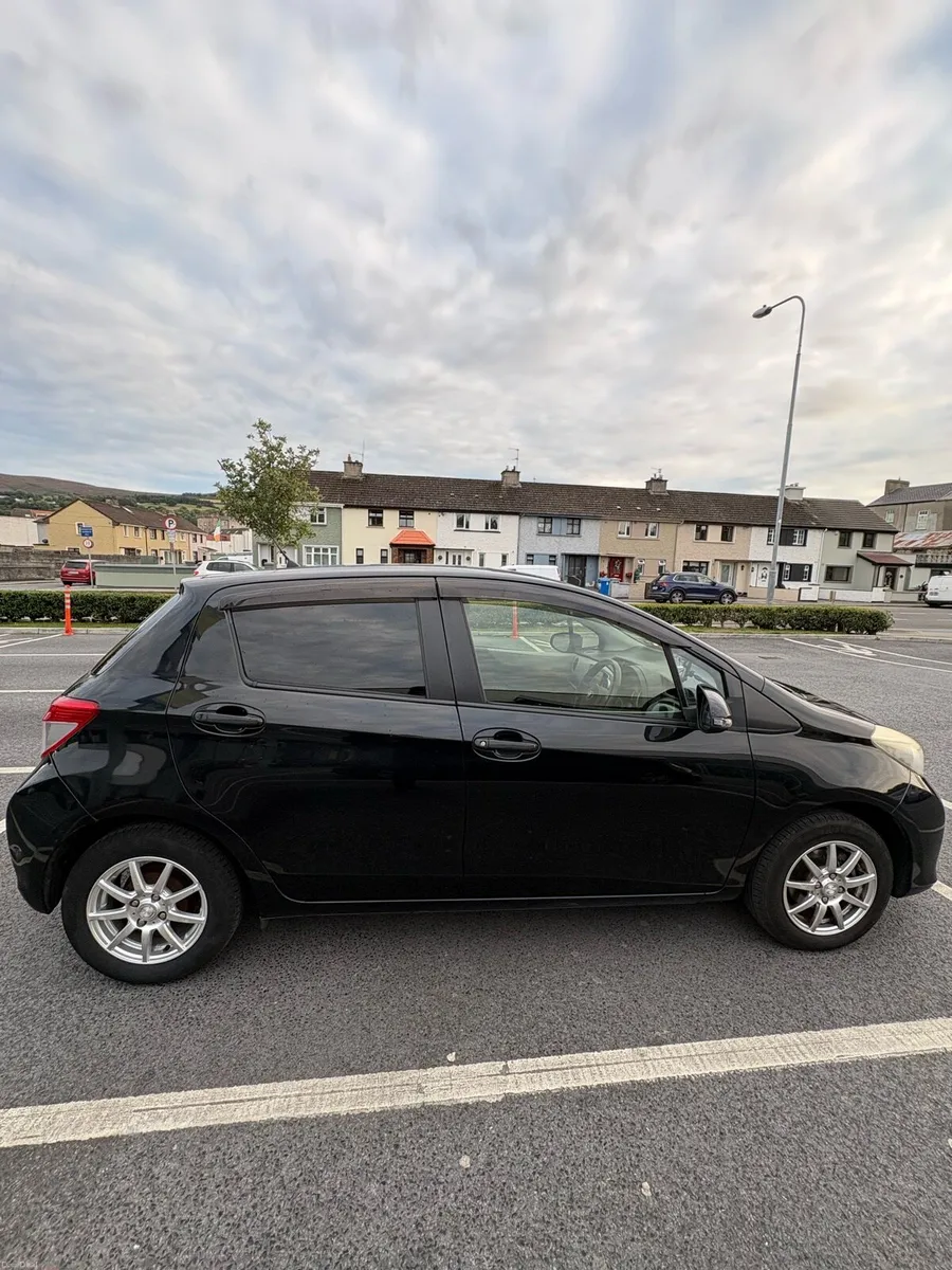 Toyota vitz -1.0 petrol Automatic NCT July 2027 - Image 2