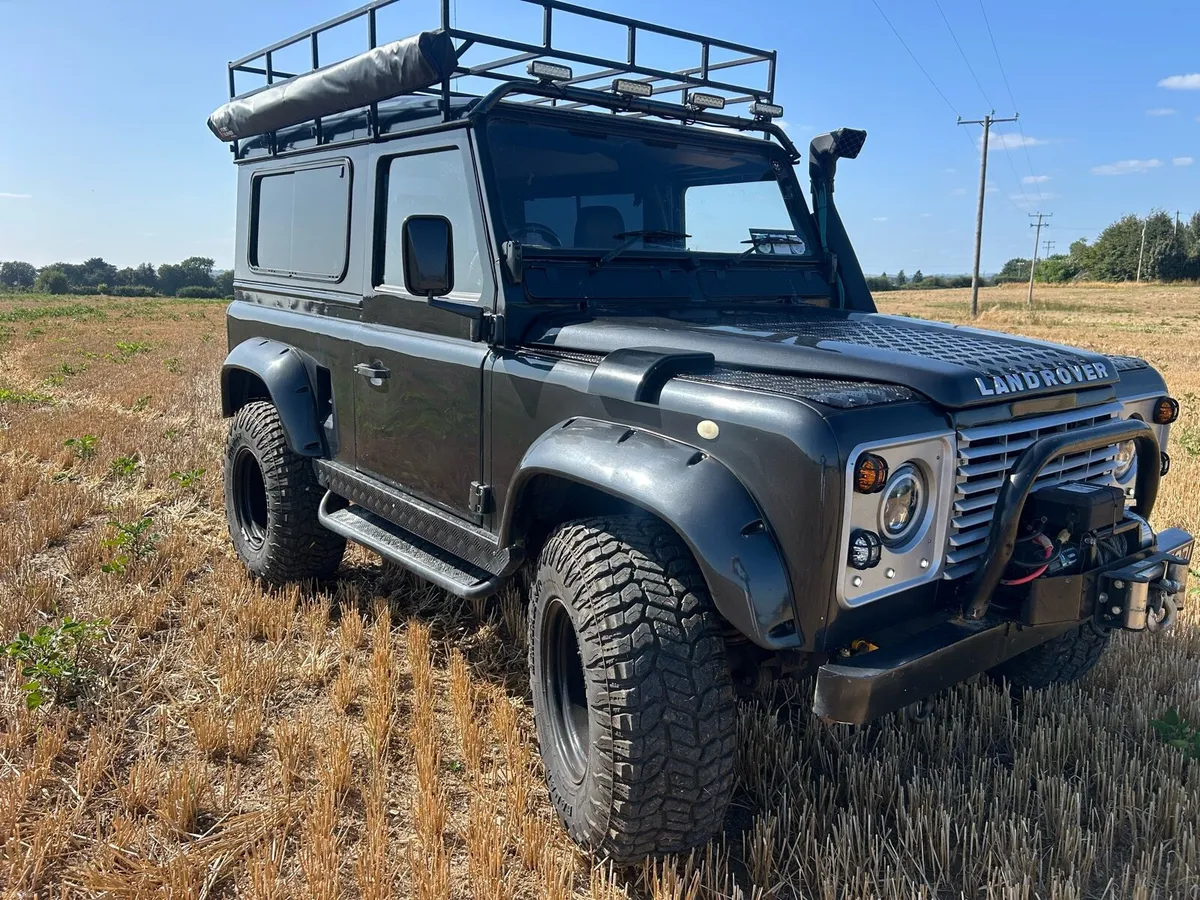 Land Rover Defender 90 - Image 2