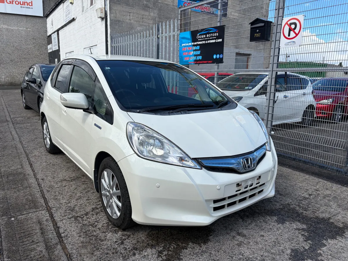 Honda fit  Automatic Hybrid 2012 - Image 2