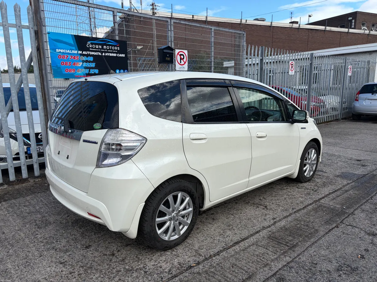 Honda fit  Automatic Hybrid 2012 - Image 4