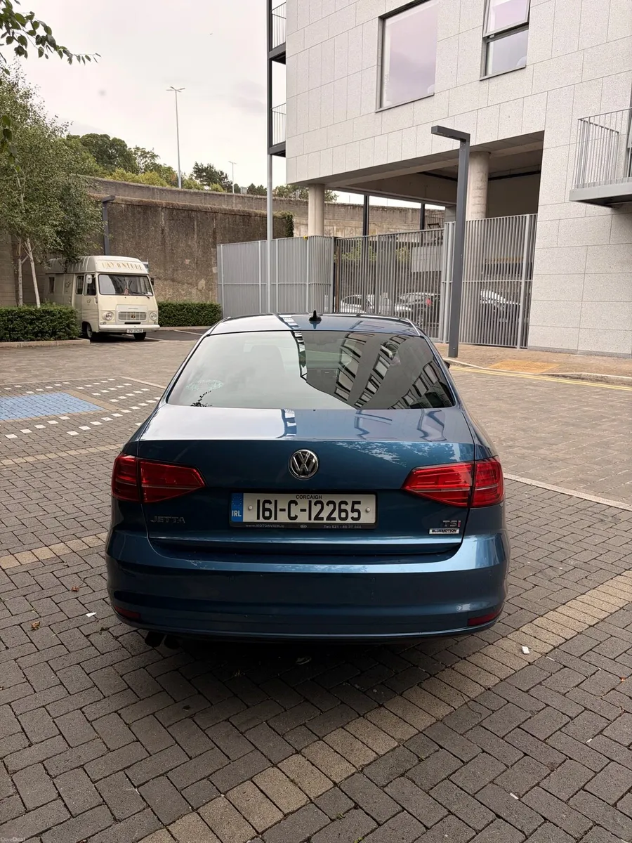 Volkswagen Jetta - Image 4