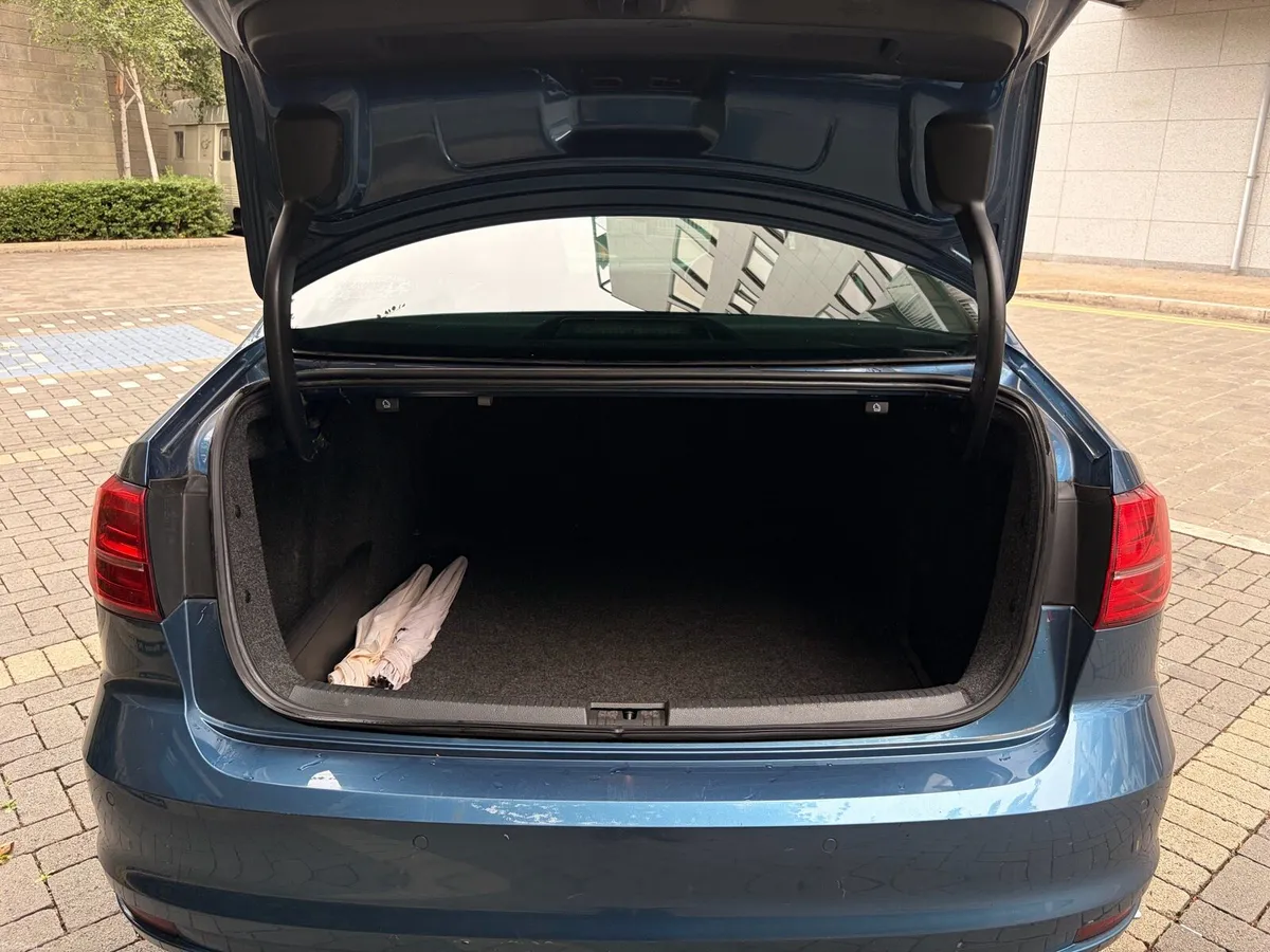 Volkswagen Jetta - Image 5