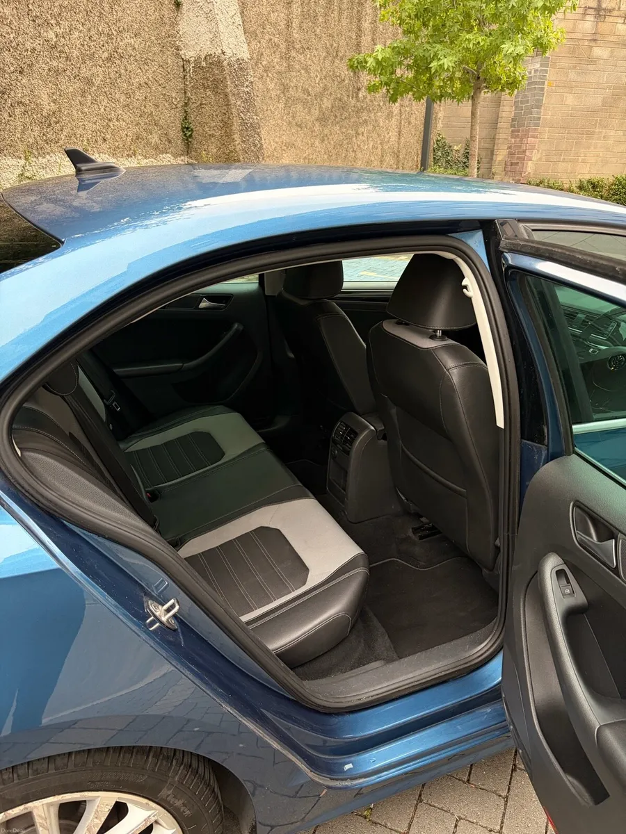 Volkswagen Jetta - Image 6