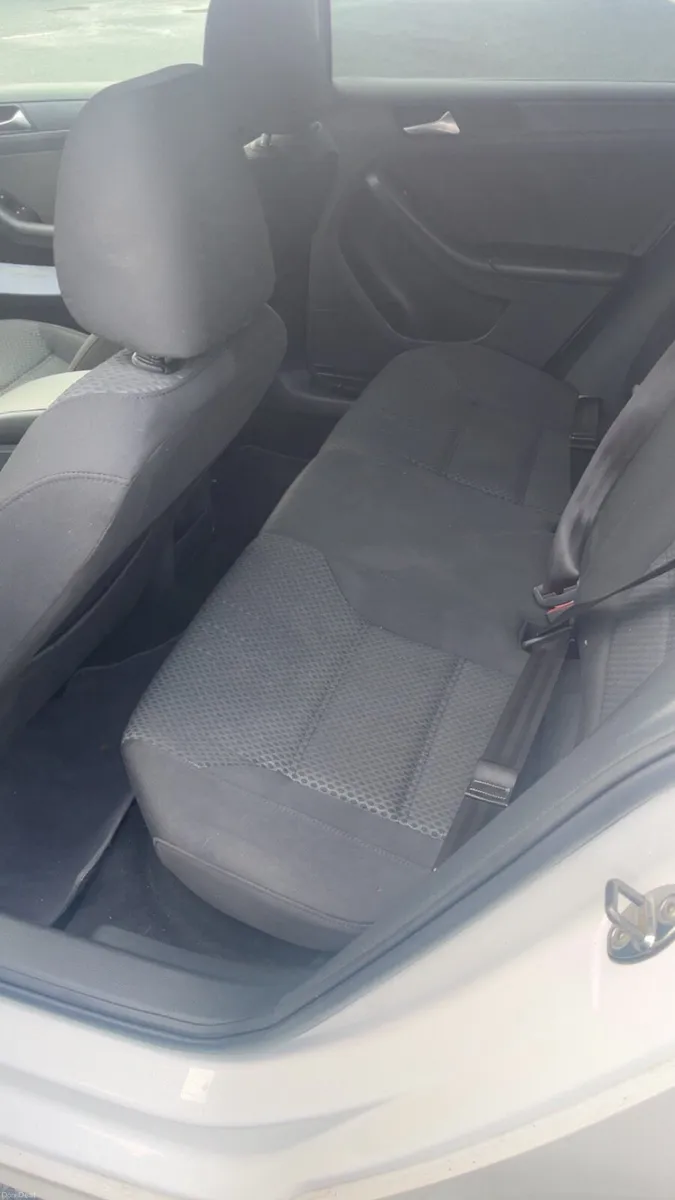Volkswagen Jetta - Image 6