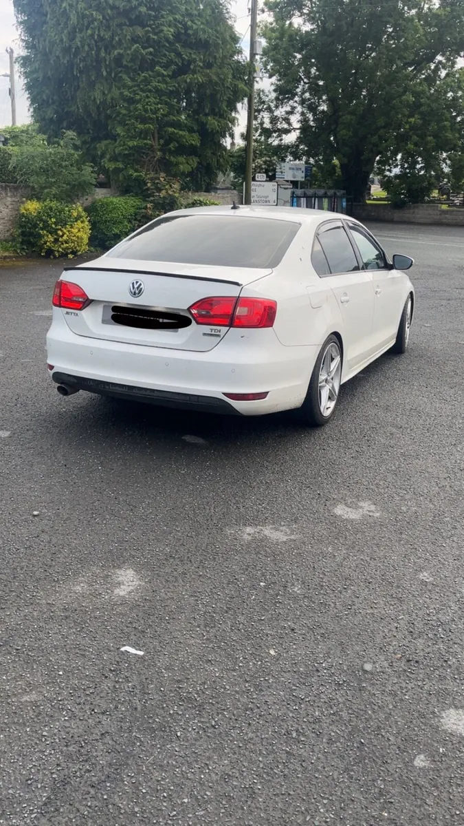 Volkswagen Jetta - Image 2