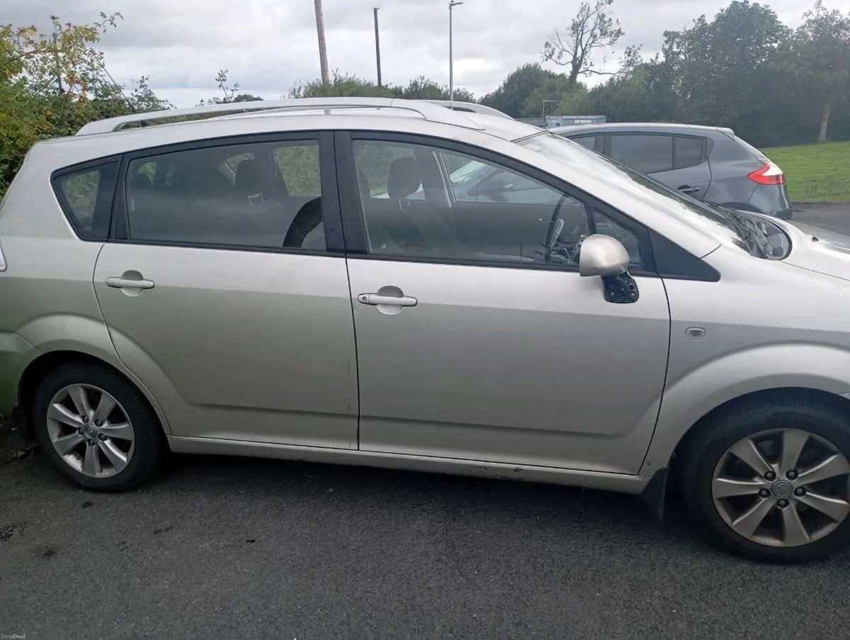 Toyota corolla verso - Image 2