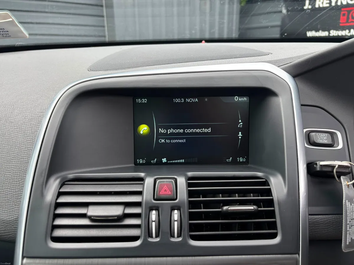 Volvo XC60 D4 LUX AUTO LOW KM 2016 - Image 2