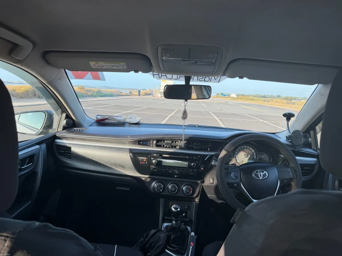 Toyota corolla - Image 3