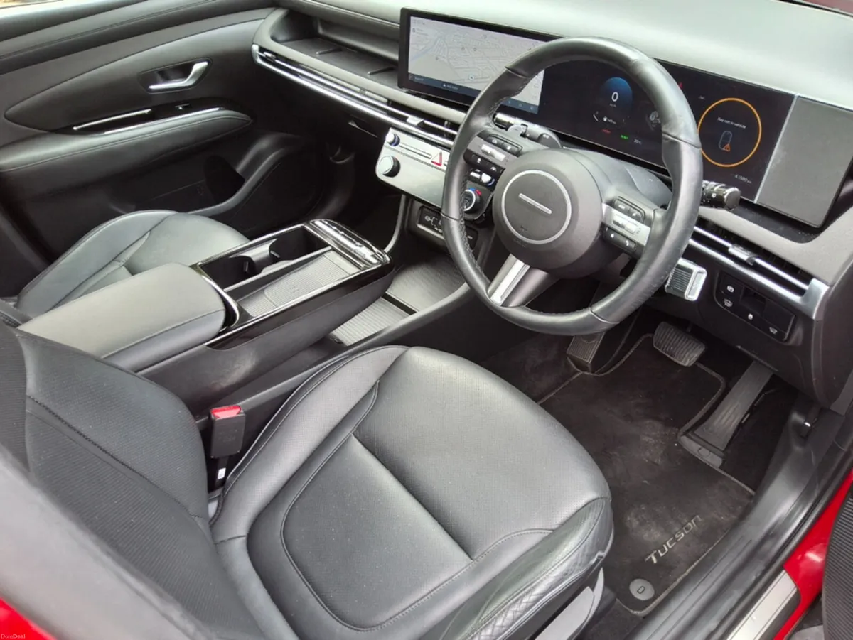 Hyundai Tucson EXECUTIVE PLUS Hybrid ** SIDE STEPS - Image 6