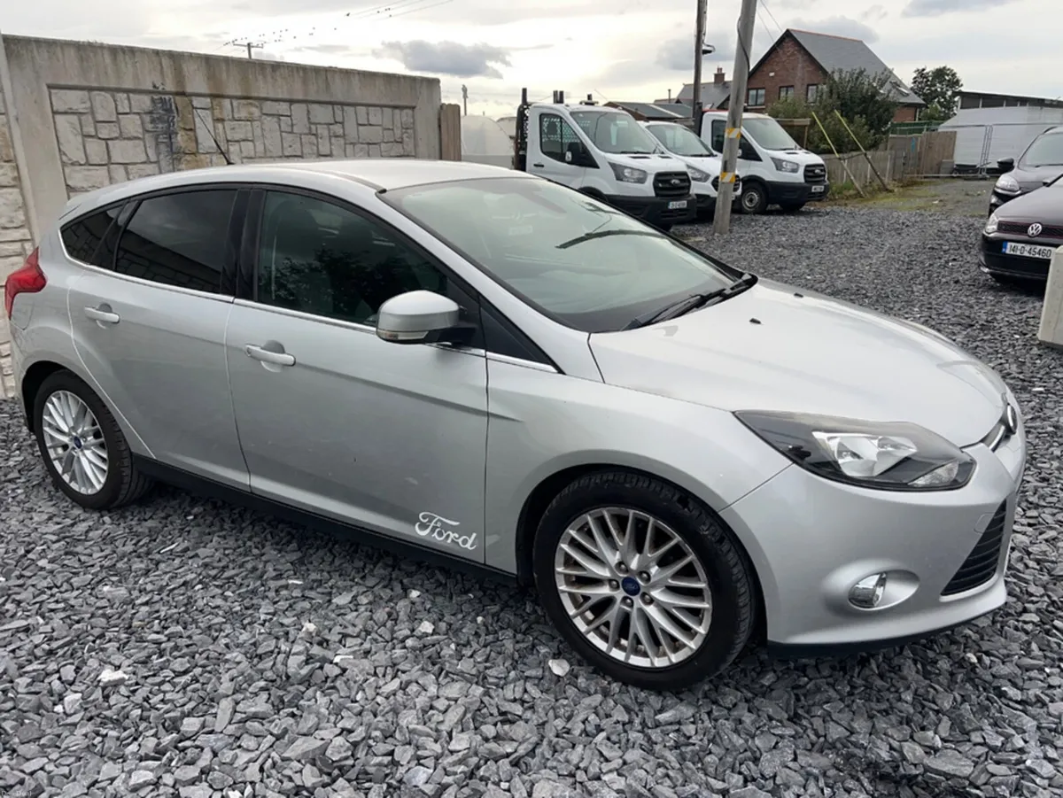 Ford Focus 1.6 ZETEC 105PS 5DR - Image 1