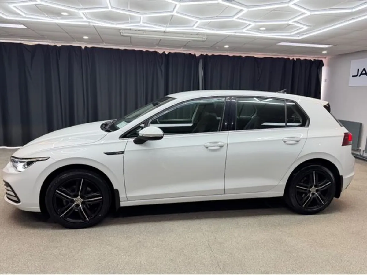 Volkswagen Golf Style 2.0 TDI 1 Owner - Image 5