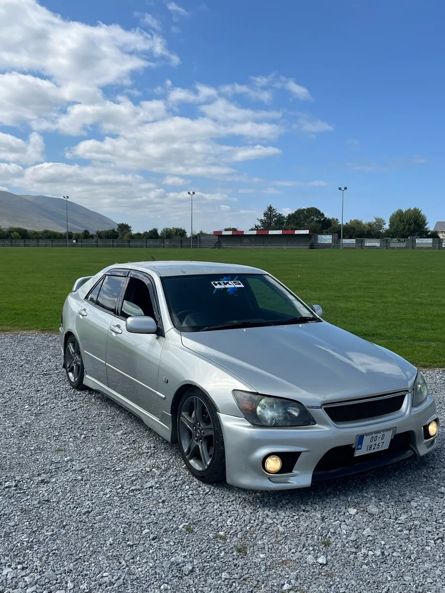 Lexus is200 - Image 2