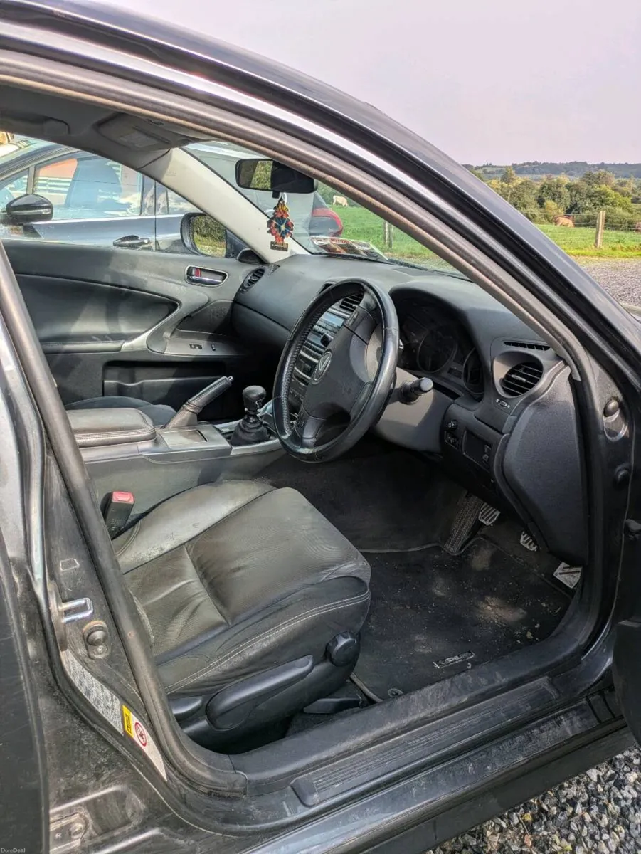Lexus IS220D - Image 4