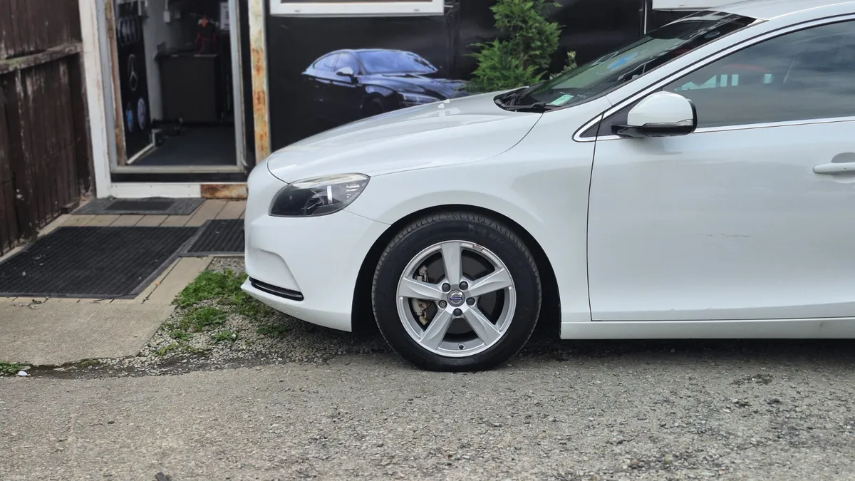 Volvo V40 Automatic Low Kms 2015 - Image 6