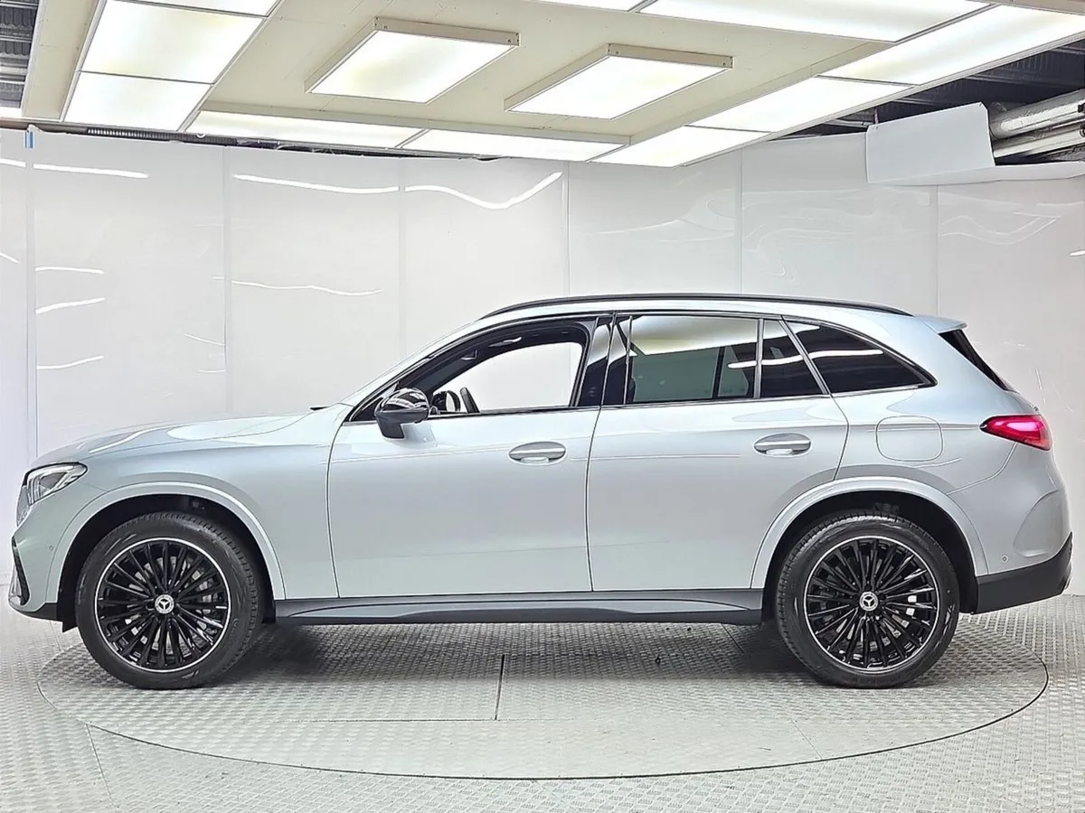 Mercedes-Benz GLC 300e AMG Line 4MATIC - Image 5