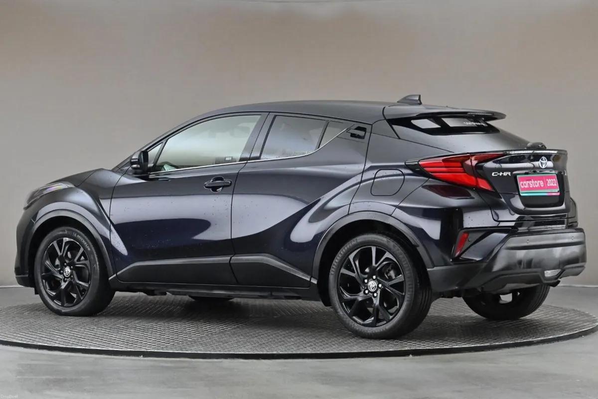 Toyota C-HR 1.8 HYBRID **HALF LEATHER**360 PAN CAM - Image 6