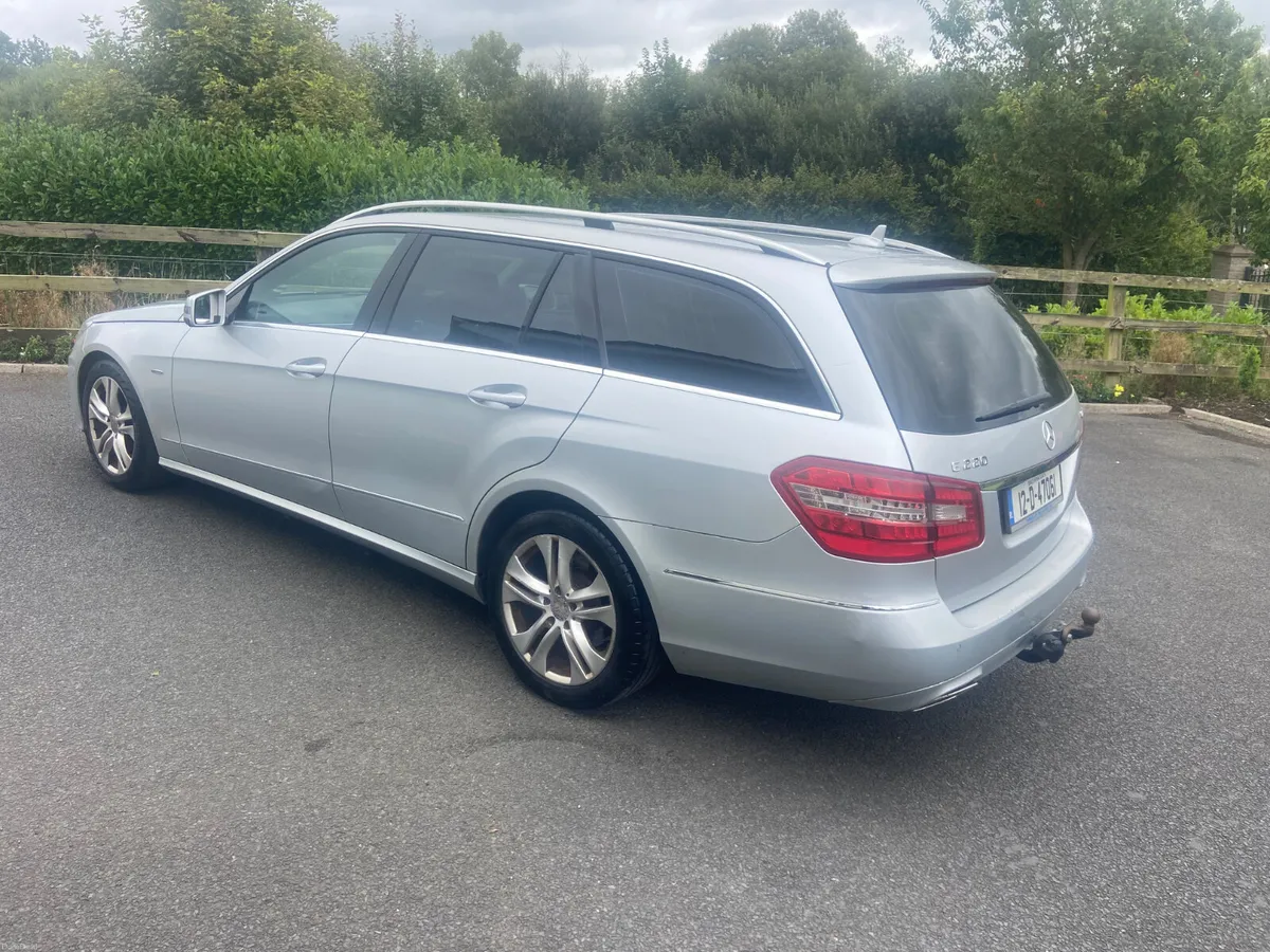 Mercedes-Benz E-Class 2012 2.2 auto - Image 3