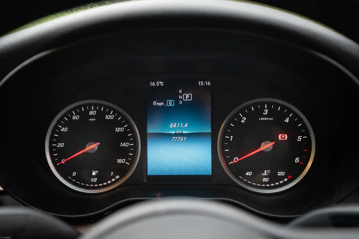 Mercedes-Benz C-Class 2019 - Image 5