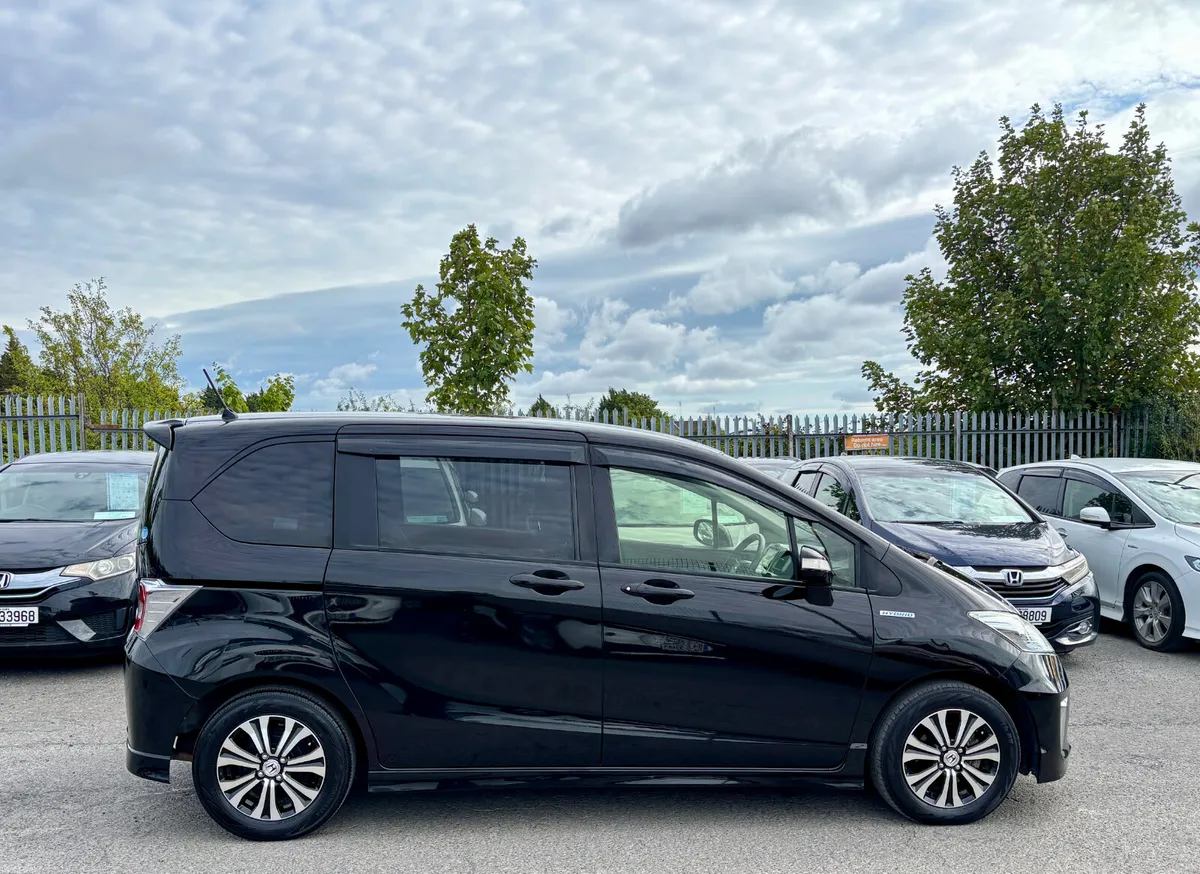 HONDA FREED 1.5 PETROL HYBRID AUTOMATIC 6 SEATER - Image 4