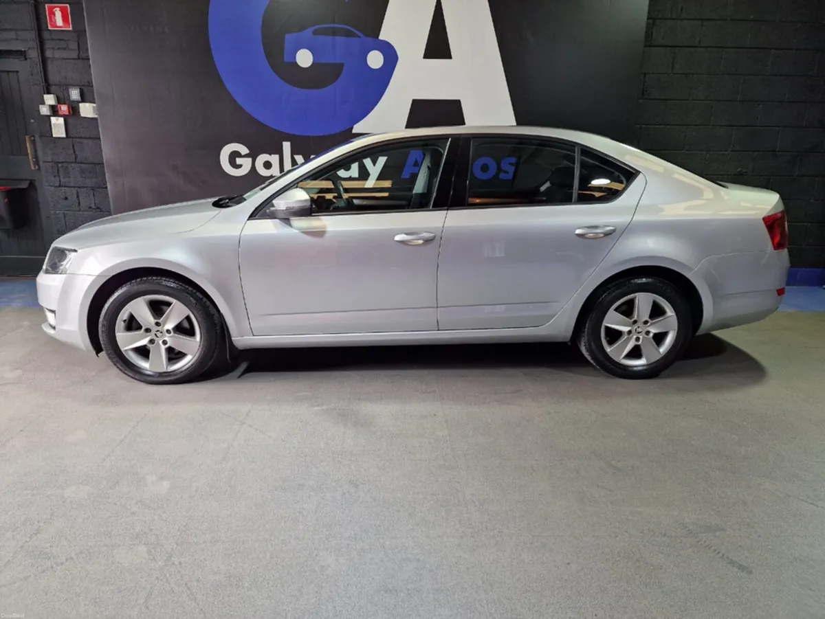 Skoda Octavia **ONLY 109 KM FROM NEW**GOOD AS NEW- - Image 5