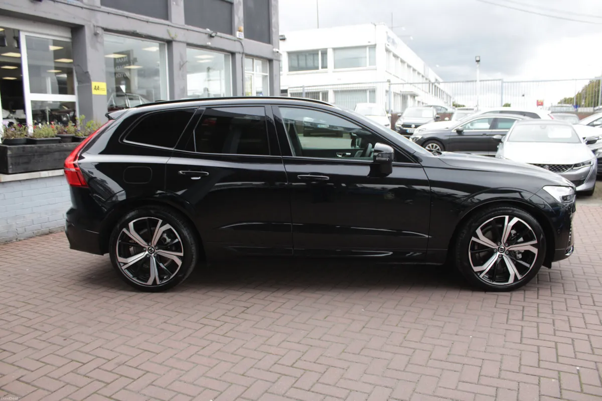 2024 VOLVO XC60 RECHARGE AWD T6 - Image 3