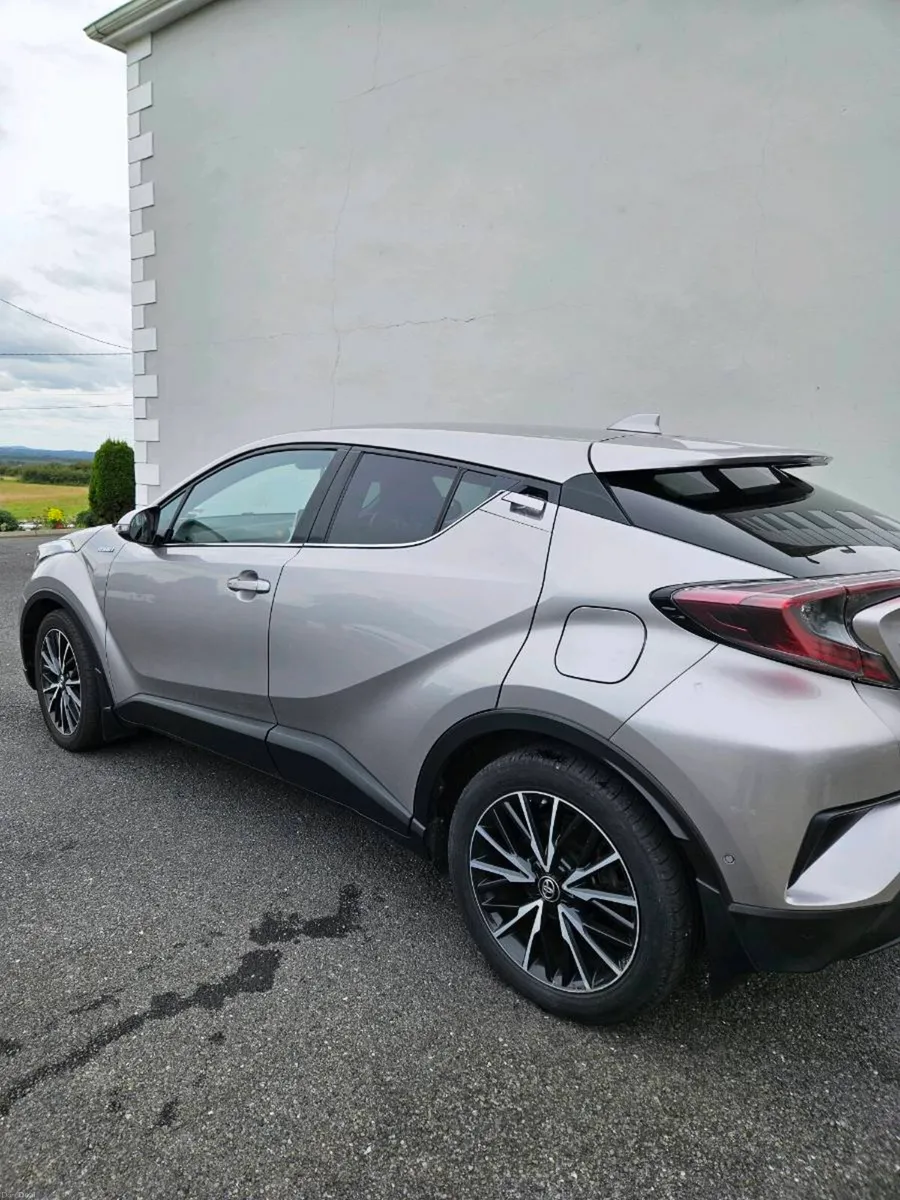 Car - Image 2