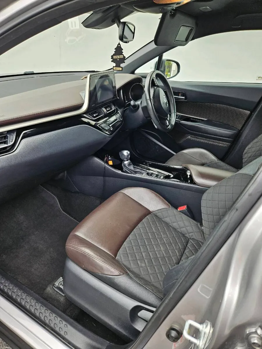 Car - Image 4