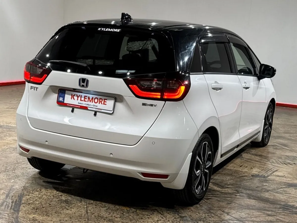 Honda Fit 1.5 HYBRID AUTOMATIC - WHITE/BLACK TWO T - Image 3