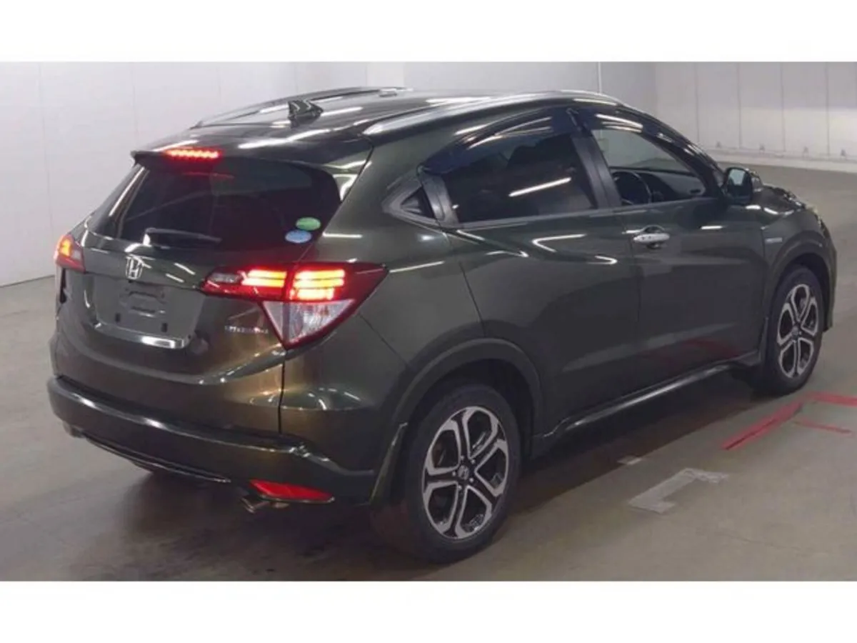 Honda Vezel 1.5 Petrol Hybrid Auto - Image 4