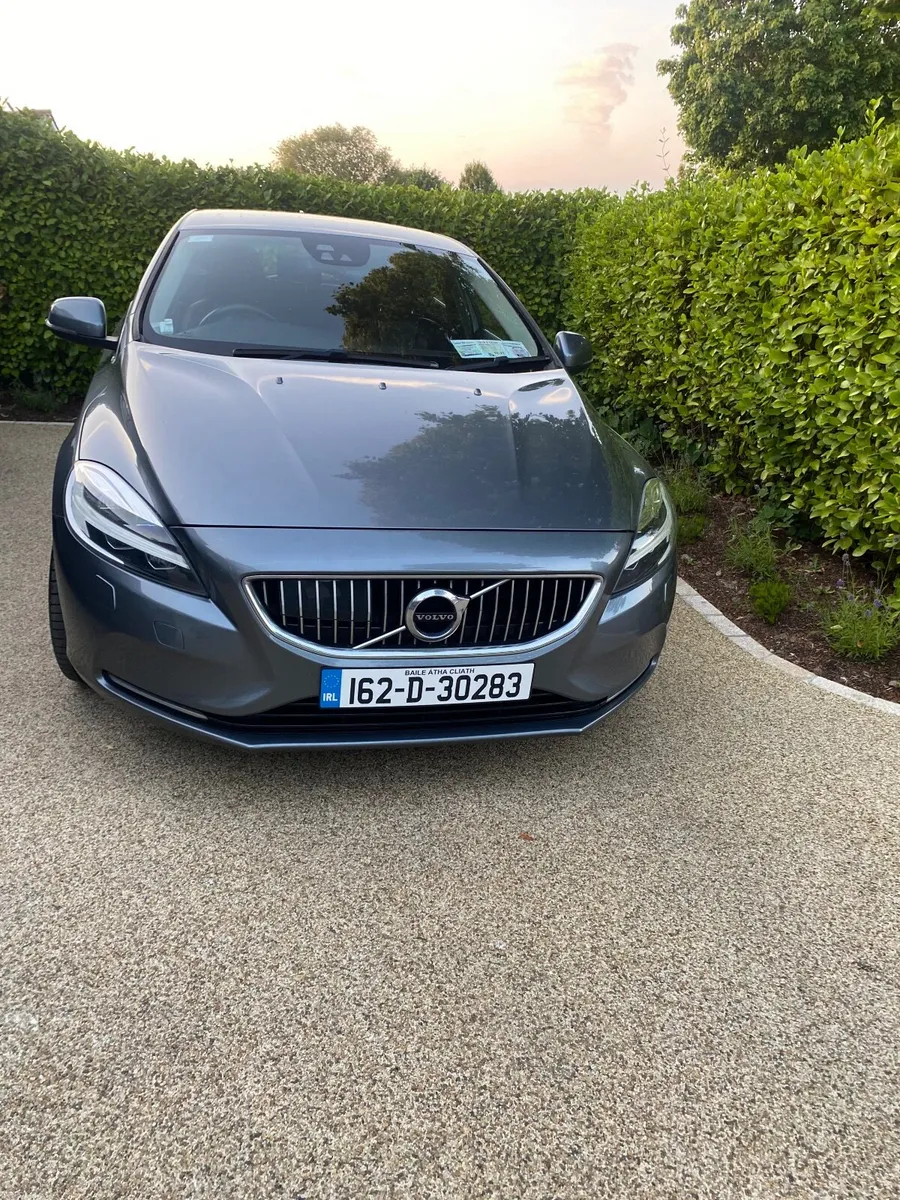 Volvo V40 2016 - Image 1