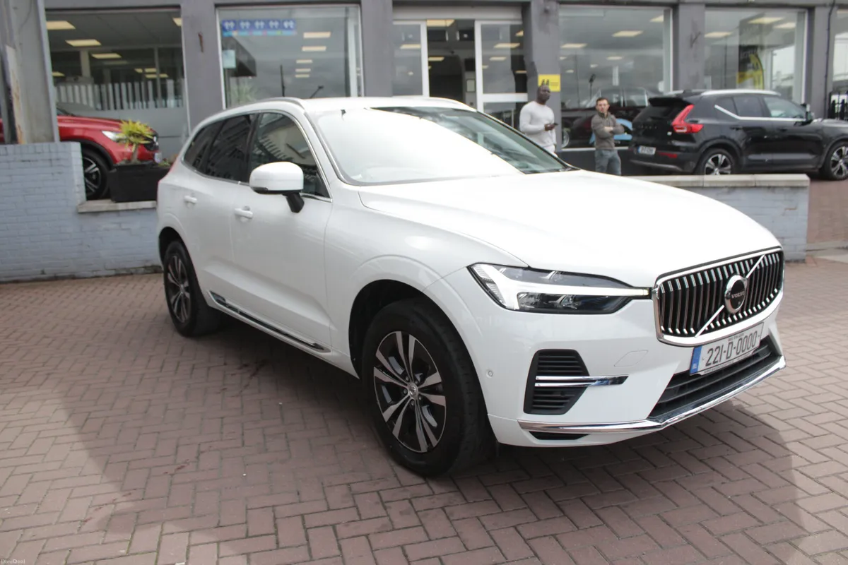 2022 VOLVO XC60 RECHARGE AWD T6 - Image 1