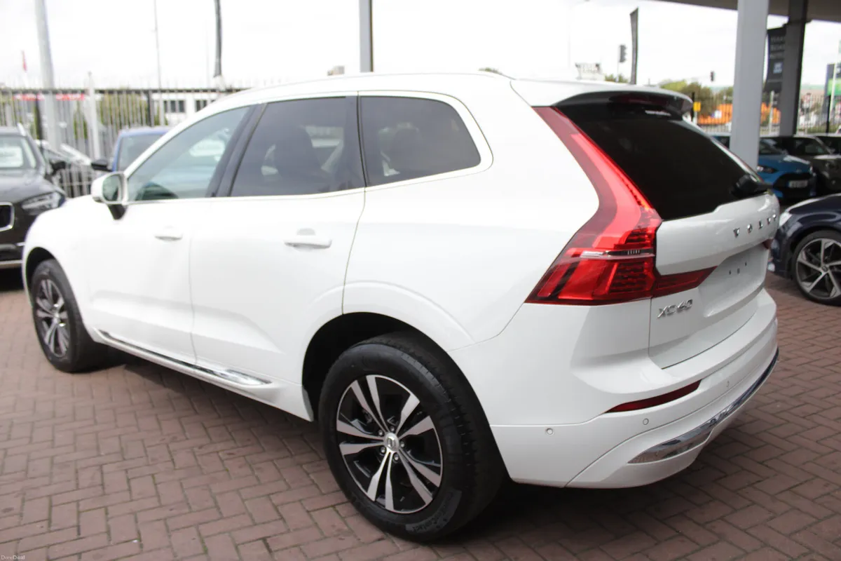 2022 VOLVO XC60 RECHARGE AWD T6 - Image 6