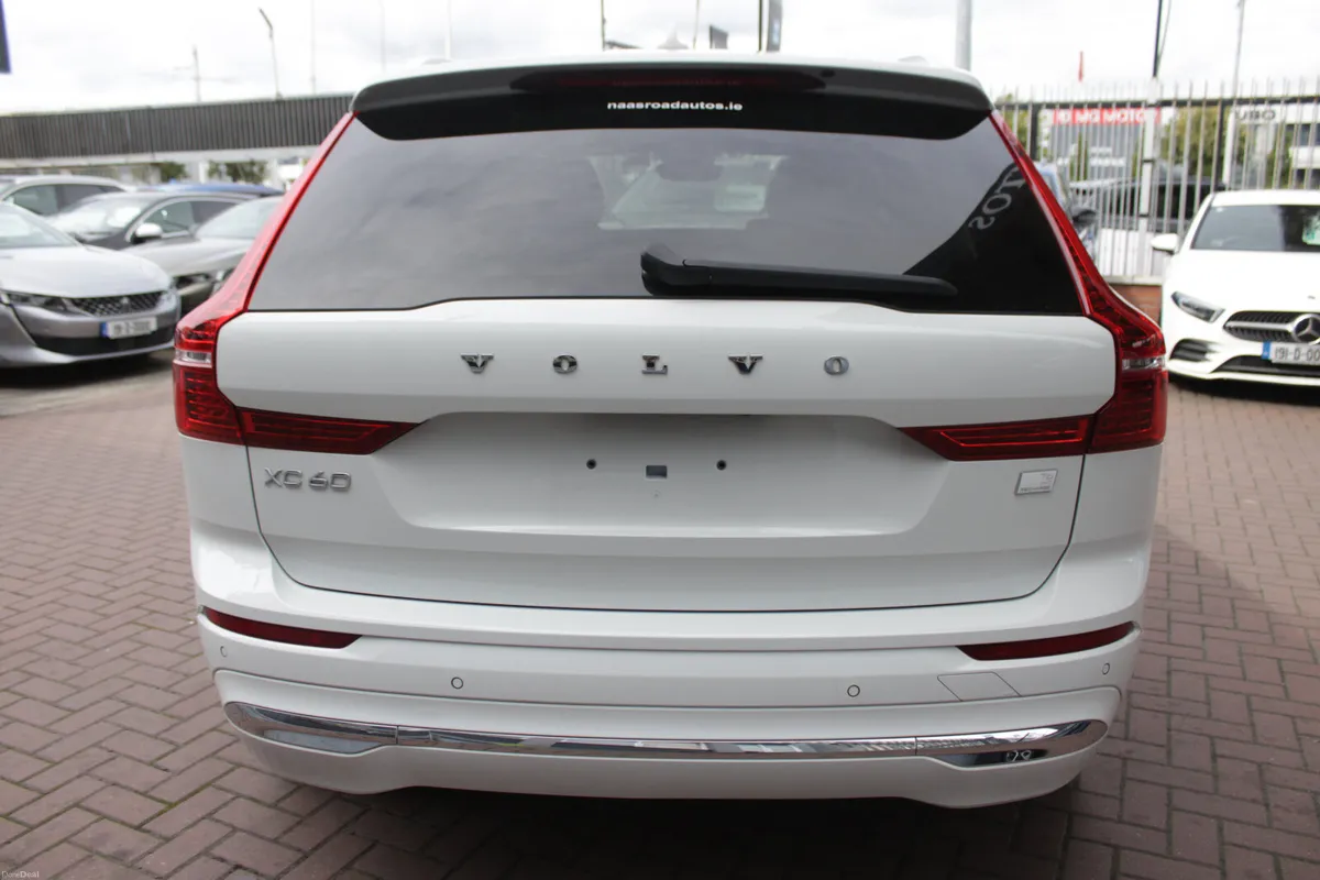 2022 VOLVO XC60 RECHARGE AWD T6 - Image 5
