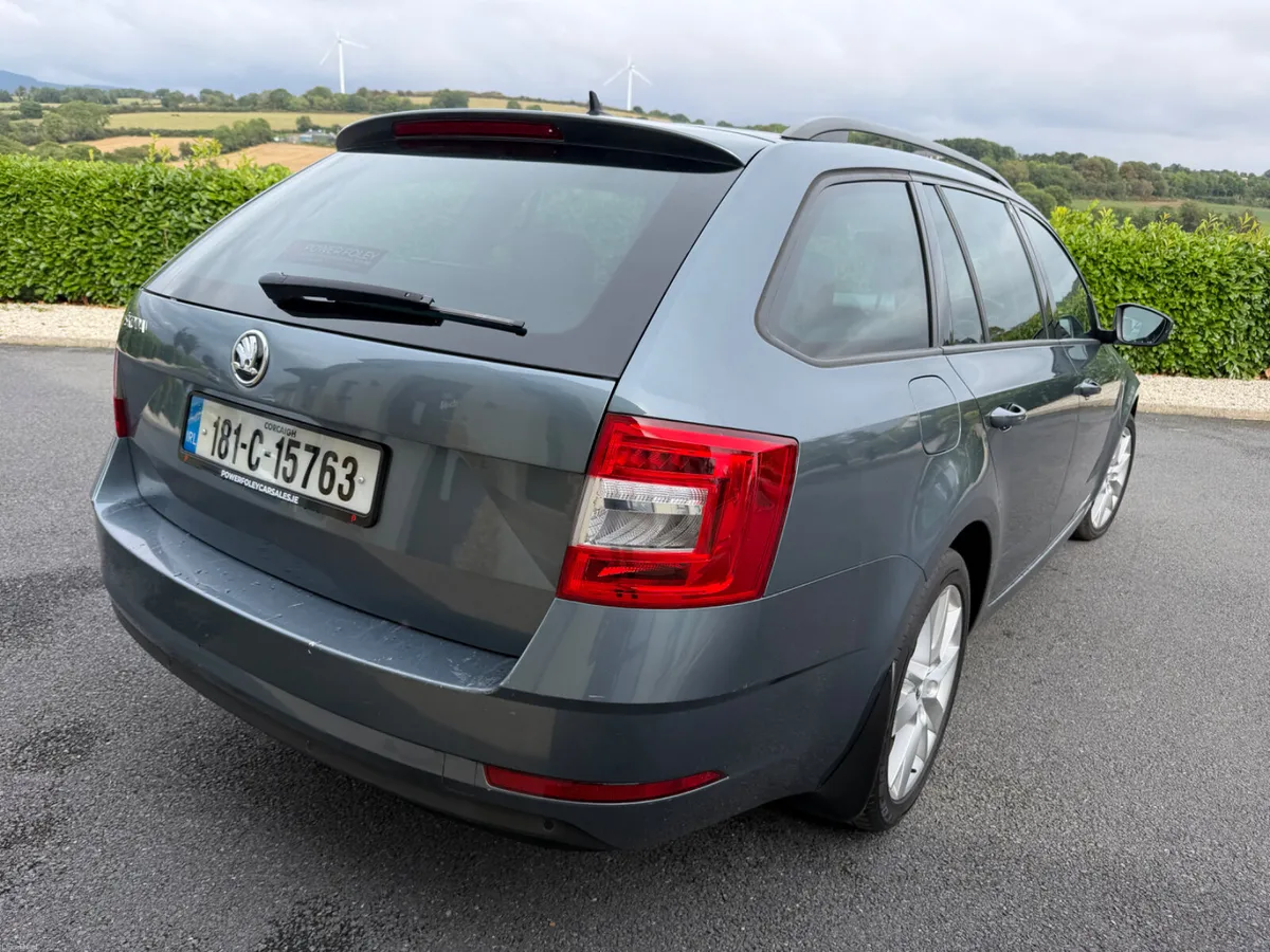 2018(181) Skoda Octavia 1.6 Diesel DSG Combi Style - Image 3
