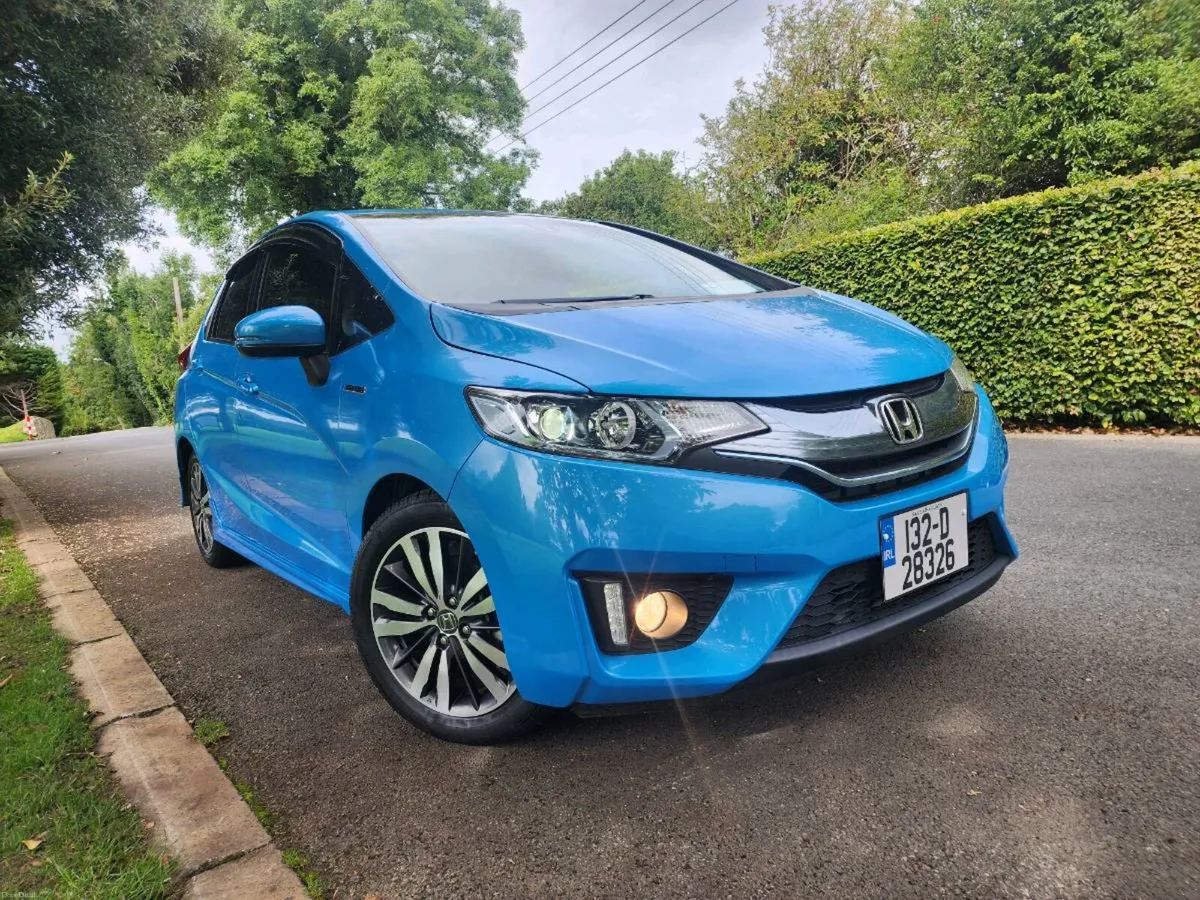 HONDA FIT 2013 HYBRID LOW MILES - Image 2