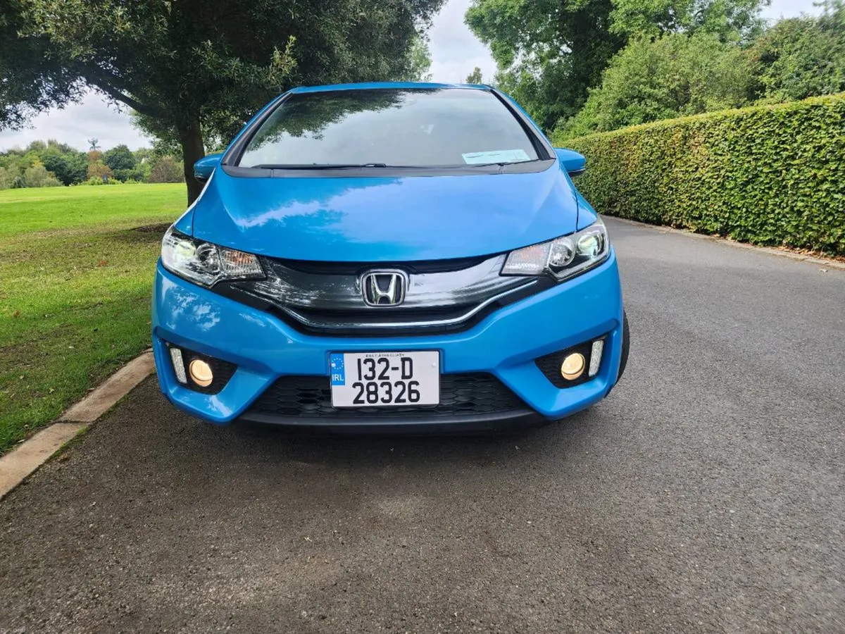 HONDA FIT 2013 HYBRID LOW MILES - Image 3