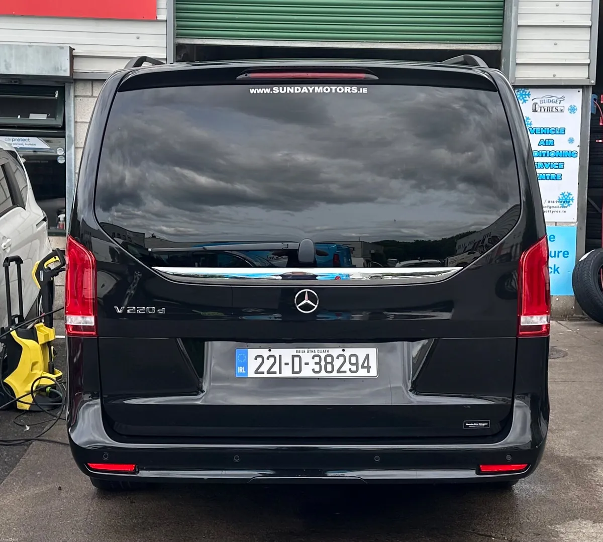 Mercedes-Benz V-Class 2022 - Image 4