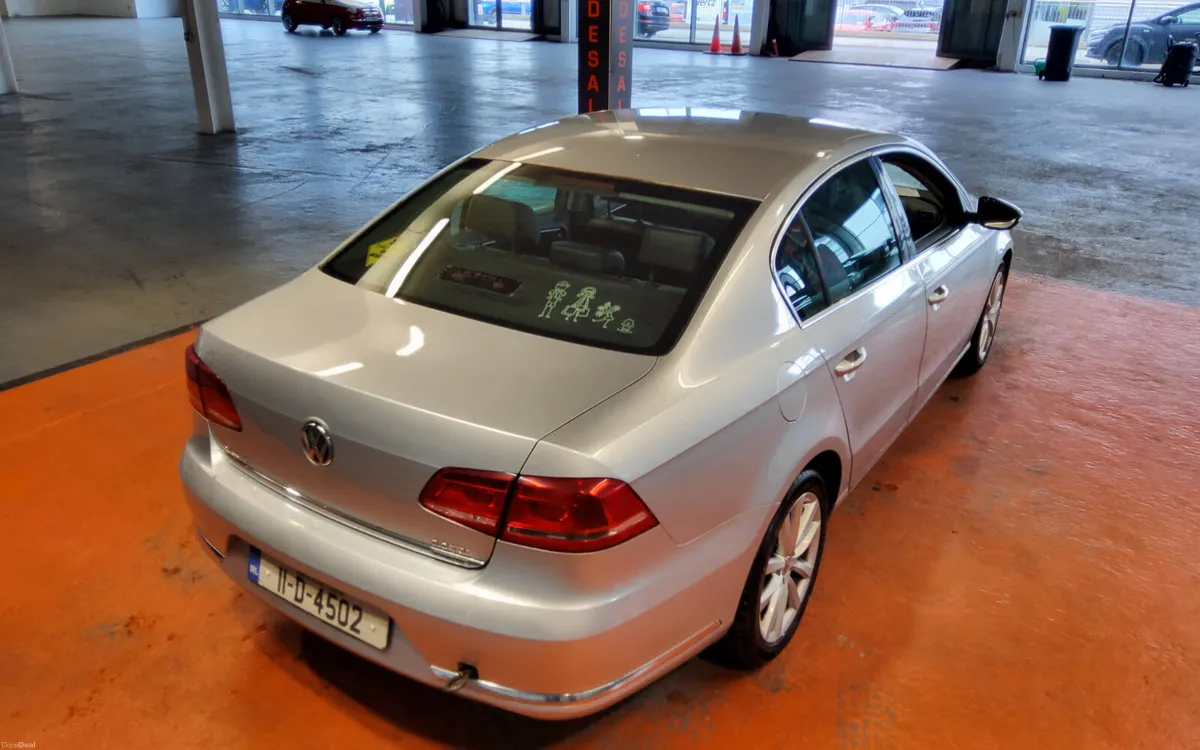 Volkswagen Passat 2011 - Image 5