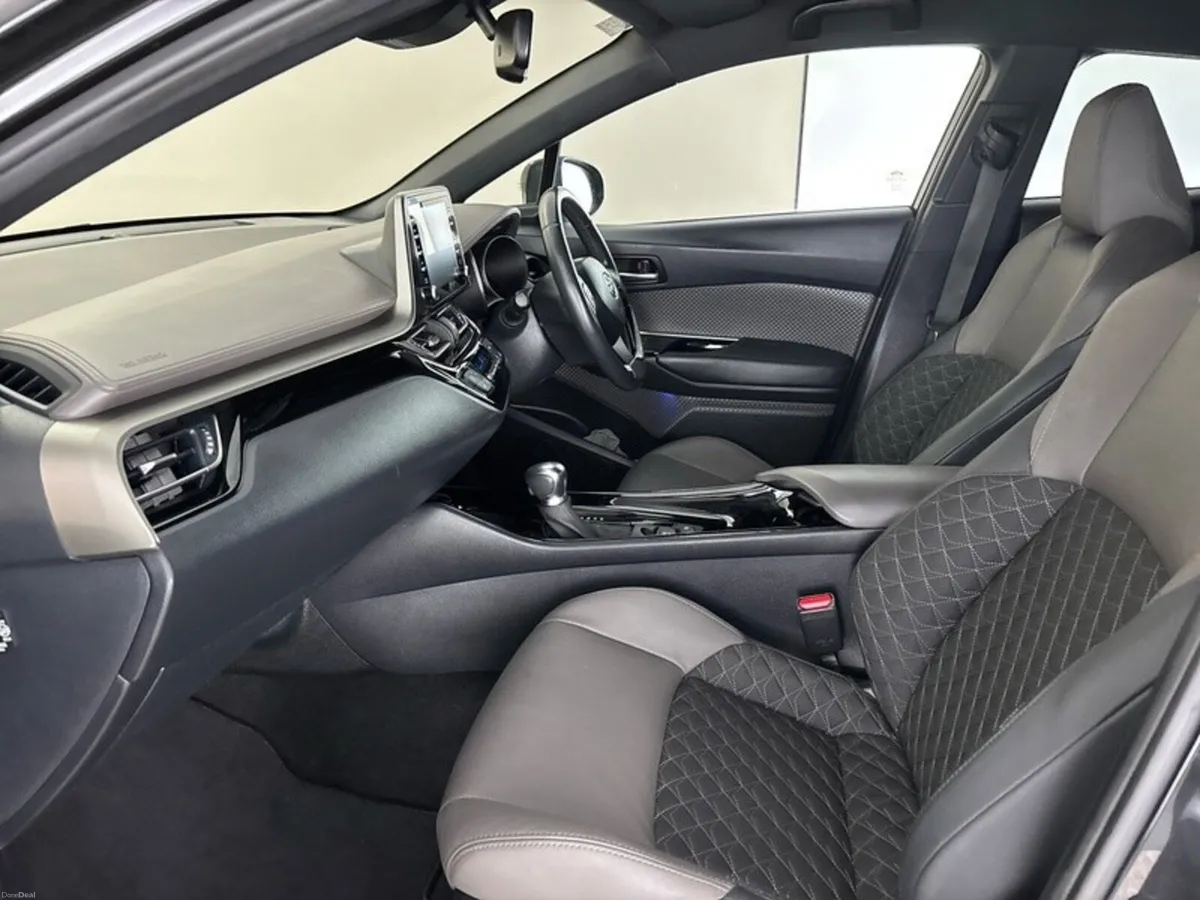 Toyota C-HR HYBRID SOL - Image 6