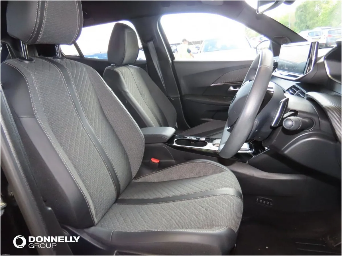 Peugeot 2008 1.2 Hybrid 136 Allure 5dr e-DSC6 - Image 3