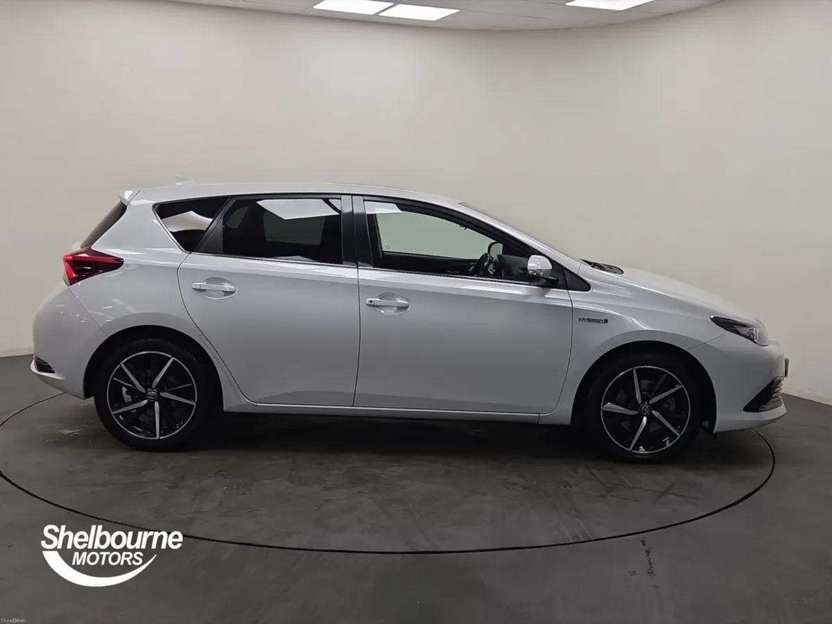Toyota Auris 1.8 Hybrid Design TSS 5dr CVT - Image 3