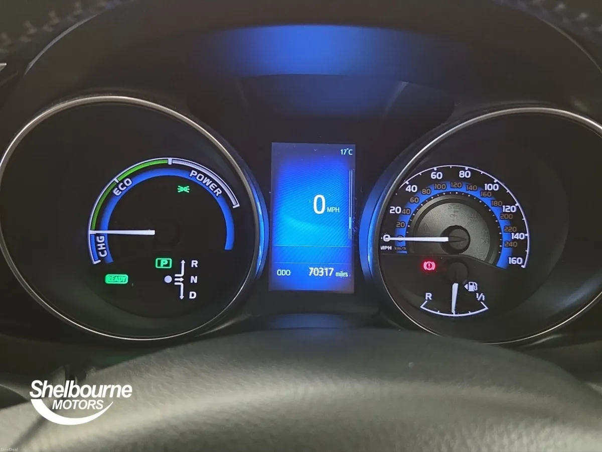 Toyota Auris 1.8 Hybrid Design TSS 5dr CVT - Image 6