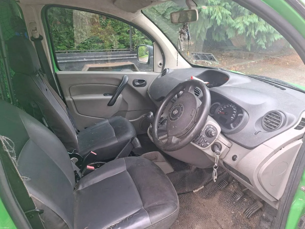 2010 nissan quasqui - Image 6