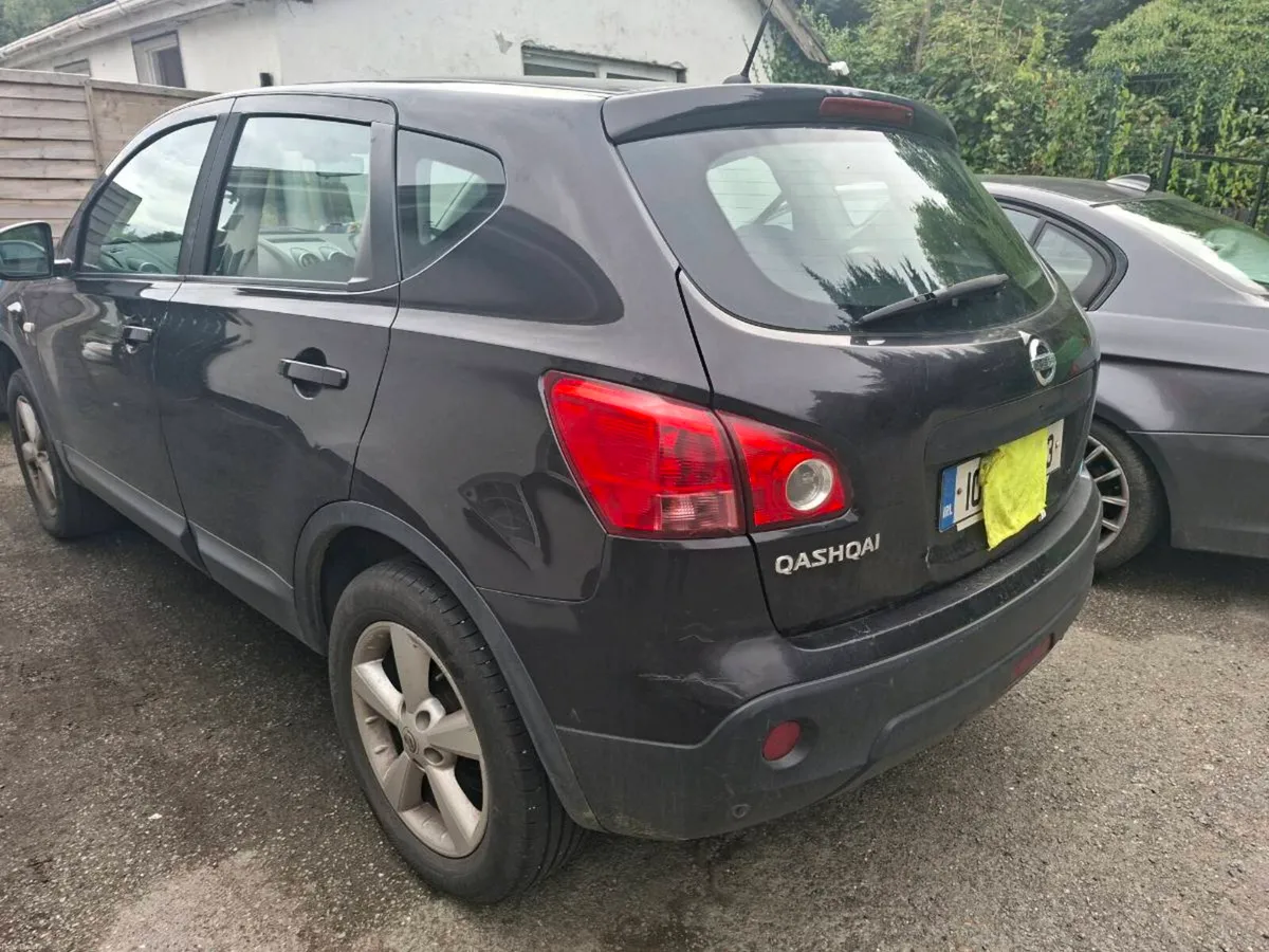 2010 nissan quasqui - Image 2