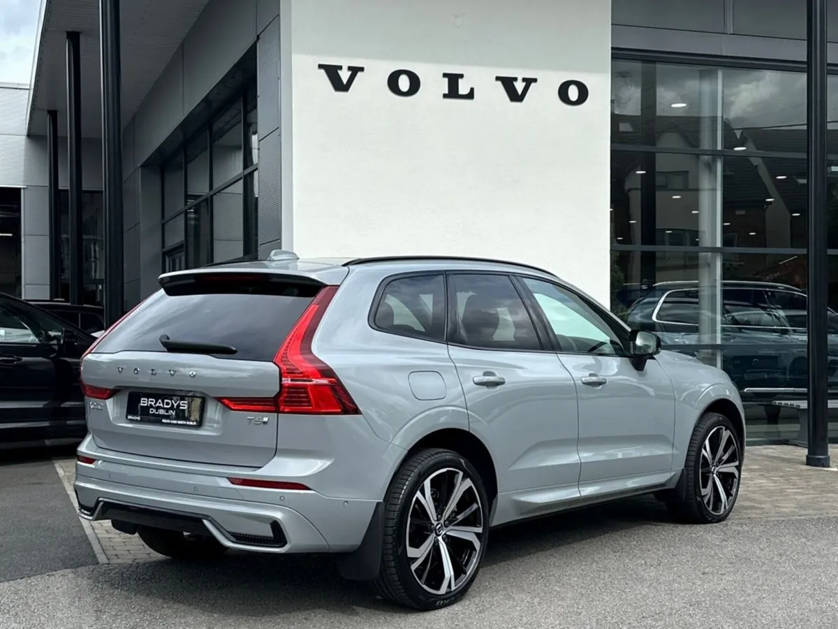 Volvo XC60 T6 Ultra Dark AWD PHEV--Ventilated Napp - Image 6